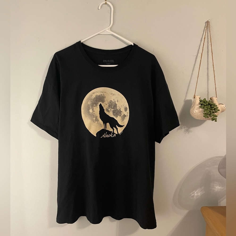 Wolf and moon black T-shirt size xl